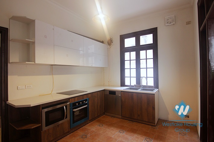 White house with courtyard for rent in Tay Ho district  